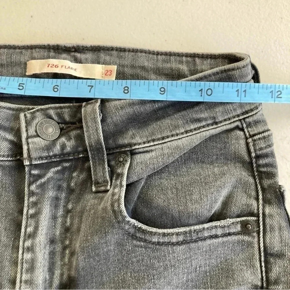 Levi’s 726 HIGH RISE FLARE WOMEN'S JEANS DARK WASH SIZE 23 - Picture 15 of 15
